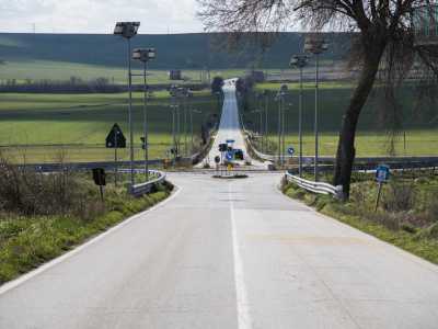 Per visitarlo, imbocchiamo da Spinazzola prima la sp230 e poi la provinciale 7, strada che porta a Poggiorsini e Gravina